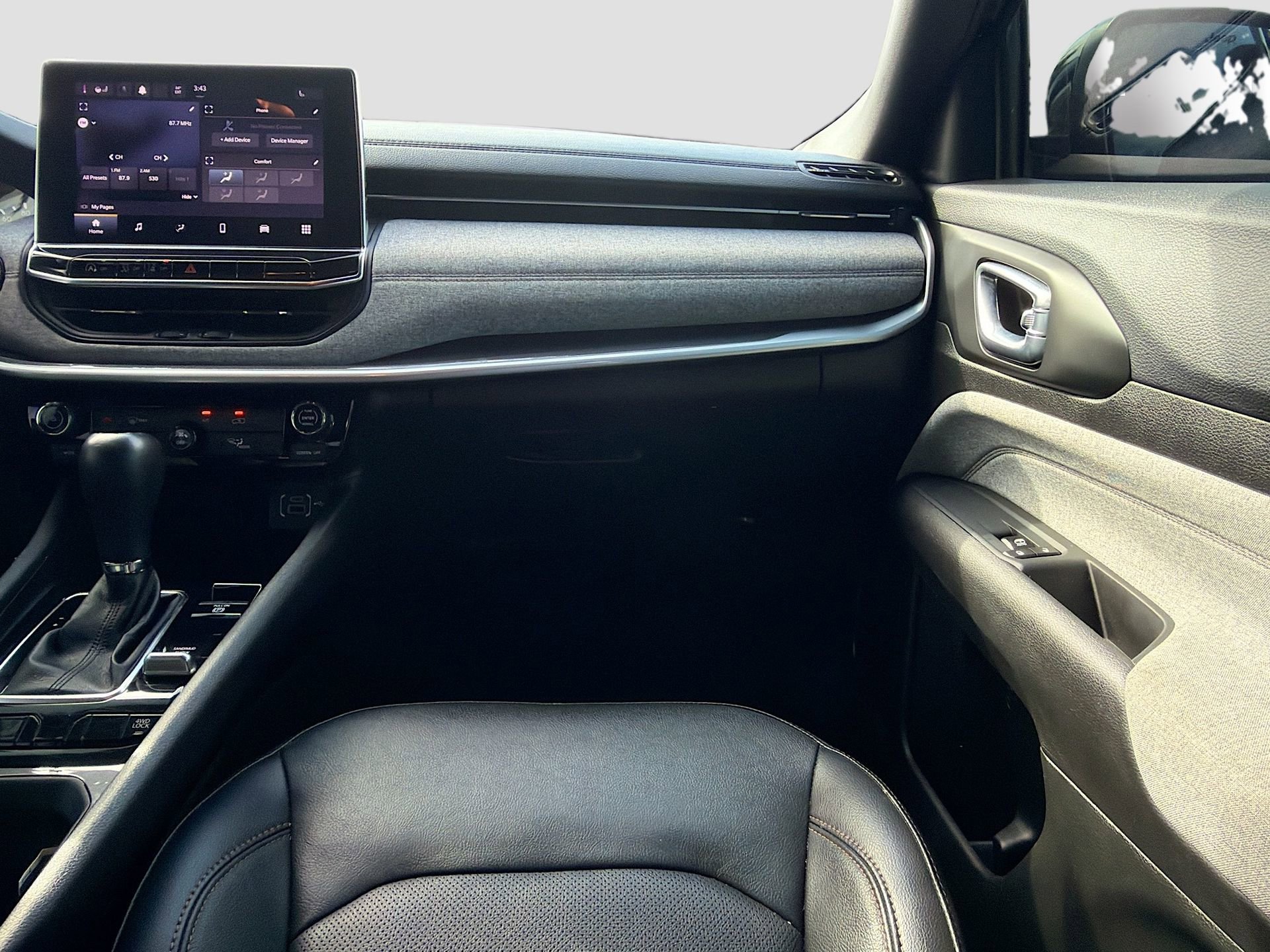 Used 2023 Jeep Compass Latitude image 18