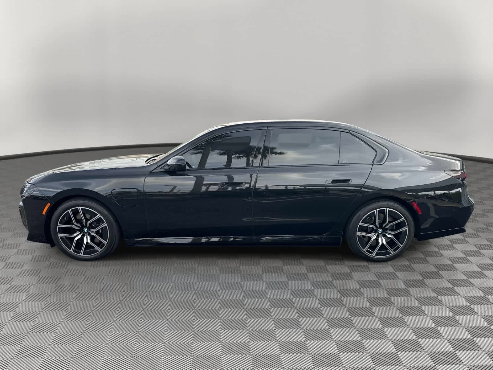 Certified 2026 BMW 750e xDrive w/ Premium Package AWD/4WD image 10