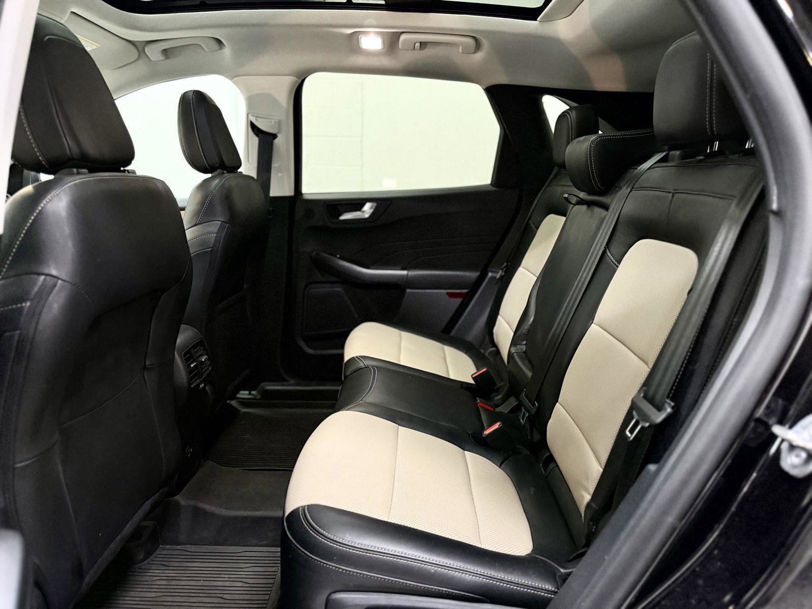 Used 2022 Ford Escape Titanium w/ Titanium Premium Package image 16