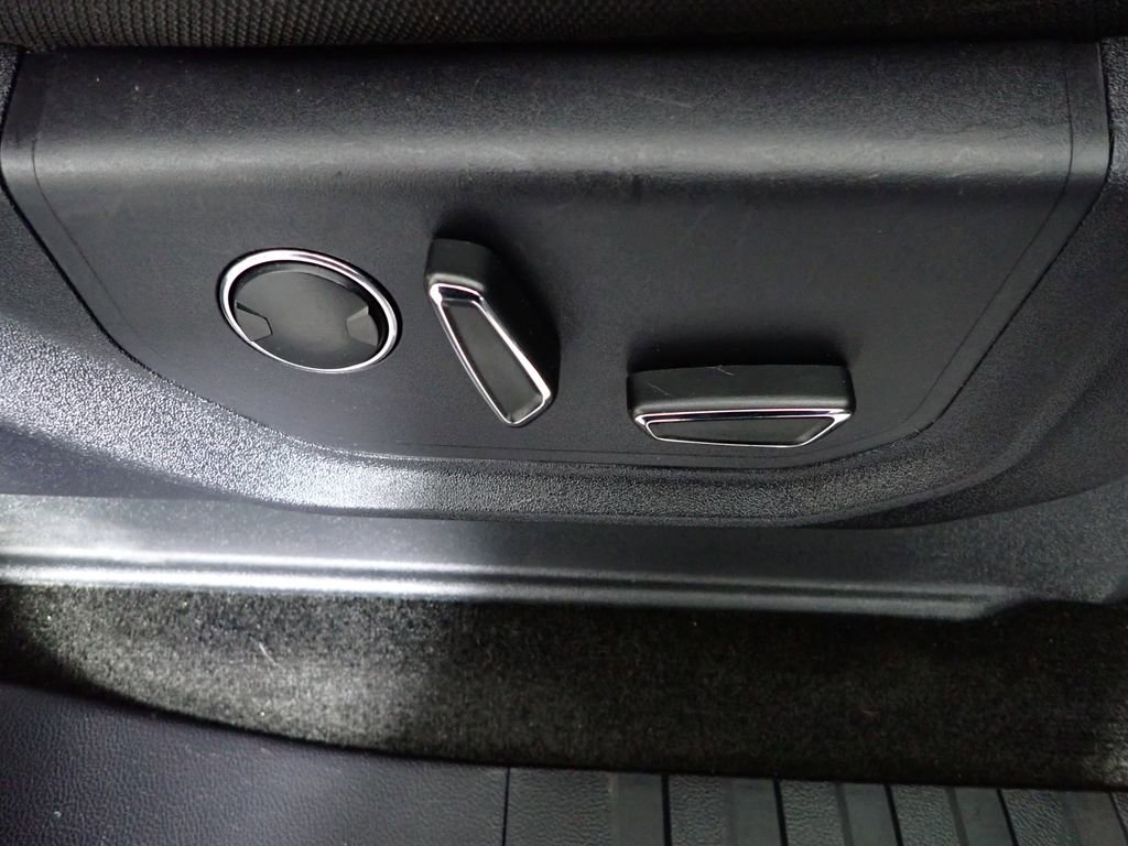 Used 2015 Ford F150 XLT w/ Equipment Group 302A Luxury image 40