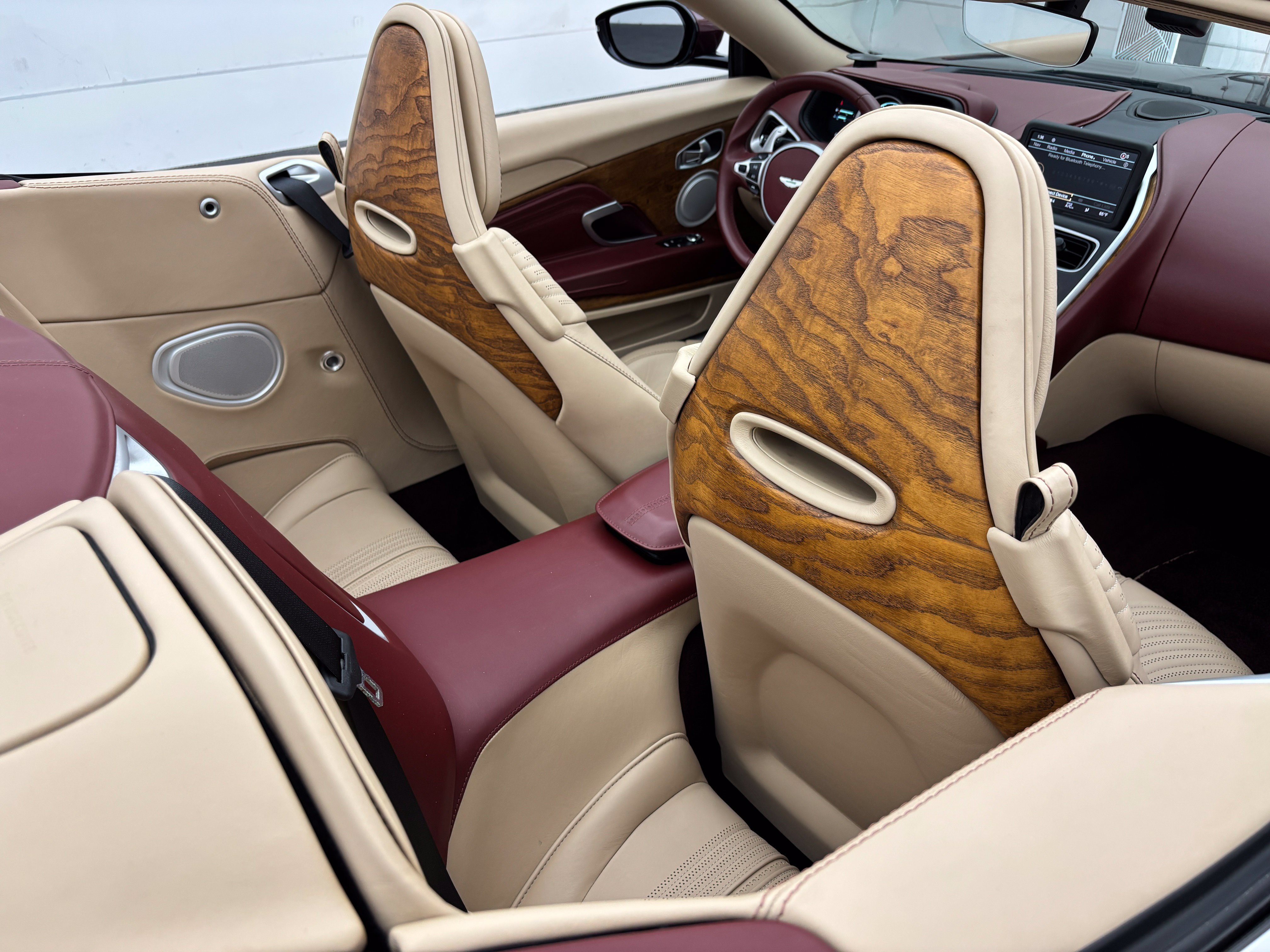 Used 2019 Aston Martin DB11 Volante RWD image 43