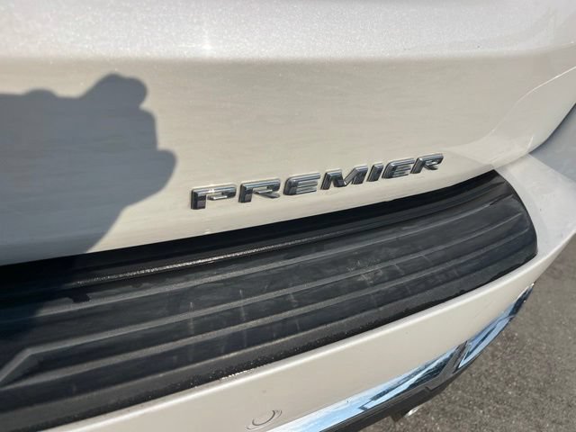 Used 2025 Chevrolet Suburban Premier RWD image 6