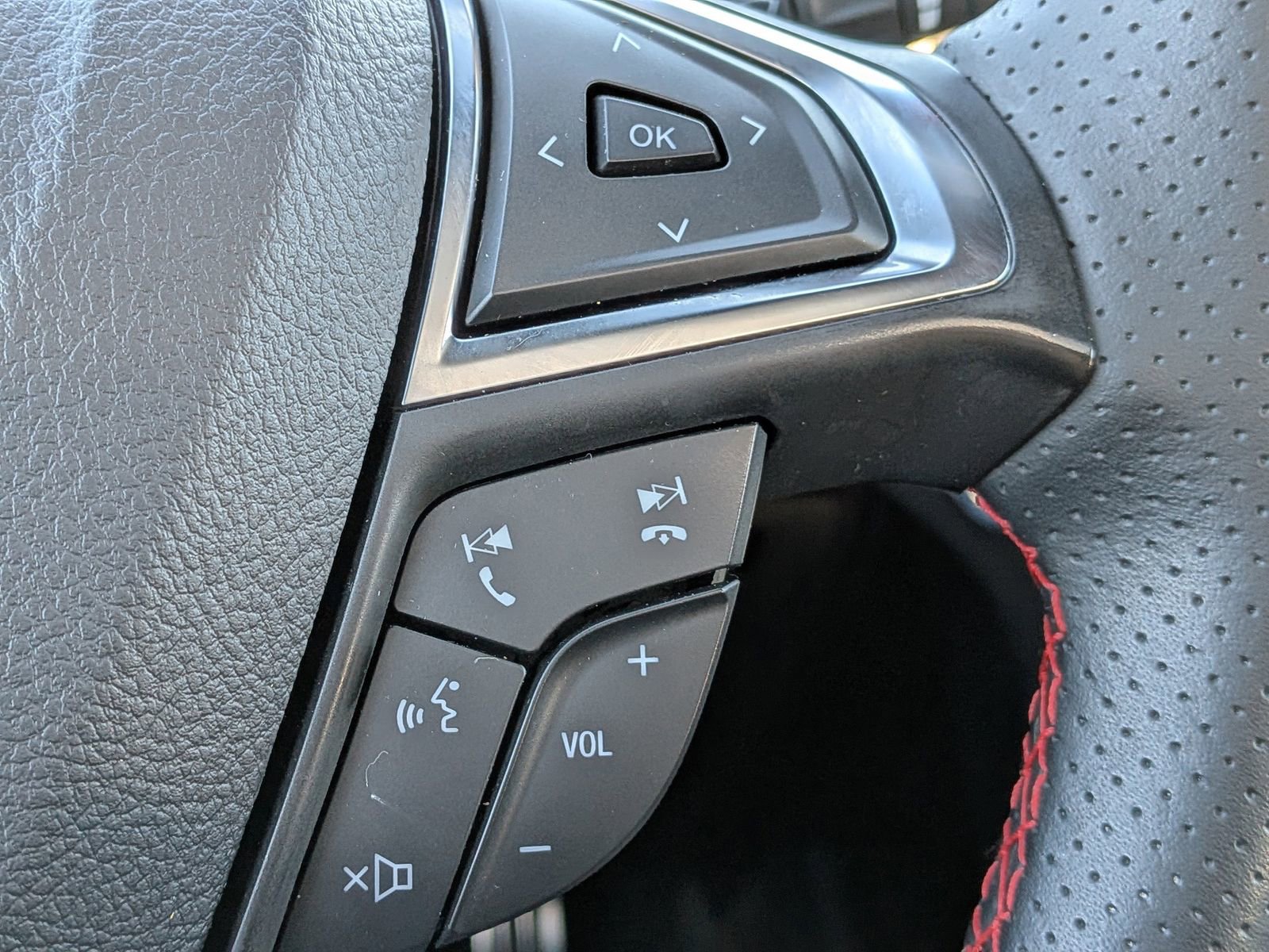 Certified 2024 Ford Edge ST-Line image 32