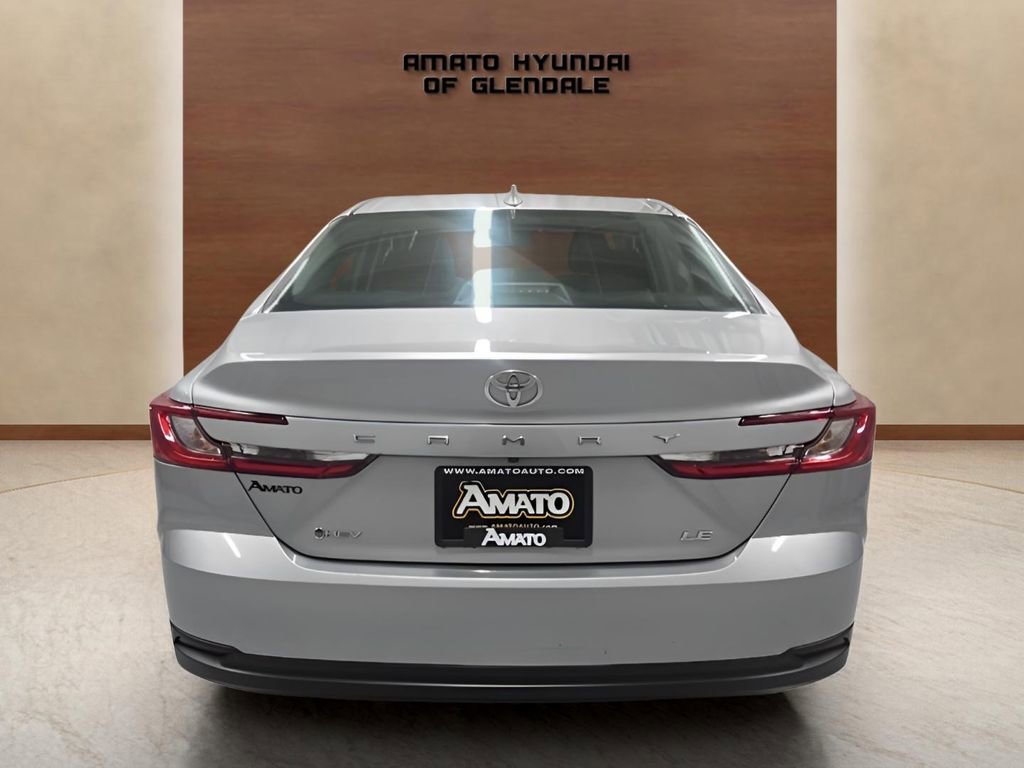 Used 2025 Toyota Camry LE image 5