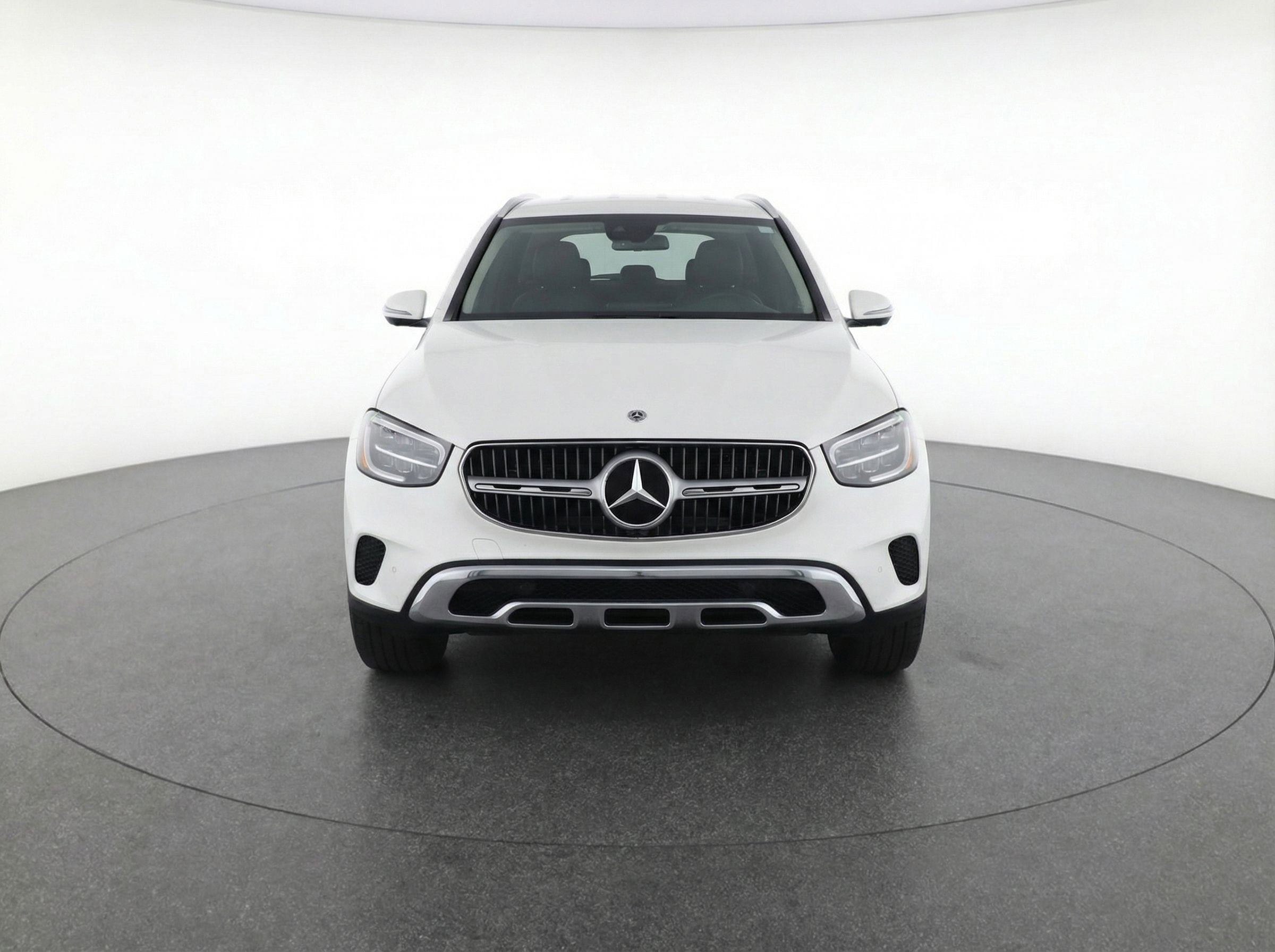 Used 2024 Mercedes-Benz GLC 300 4MATIC image 2