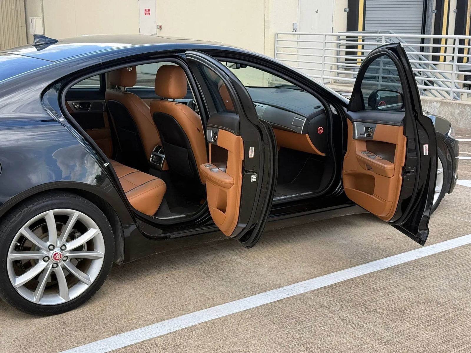 Used 2015 Jaguar XF Portfolio image 18