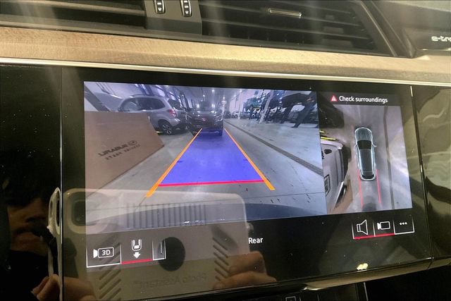 Certified 2024 Audi Q8 e-tron Premium Plus w/ Premium Plus Package image 21