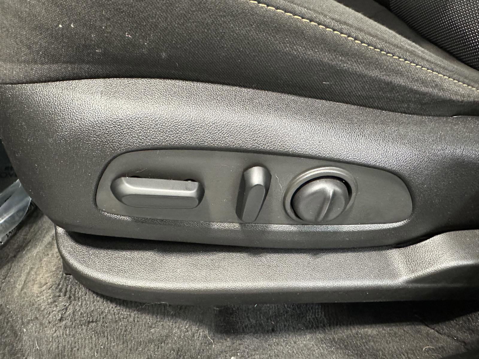 Used 2018 Chevrolet Traverse LT image 17