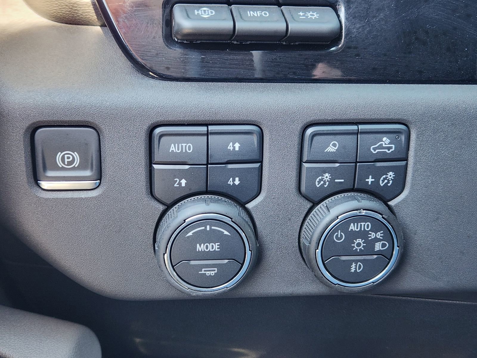 Used 2025 Chevrolet Silverado 1500 ZR2 w/ Technology Package image 25