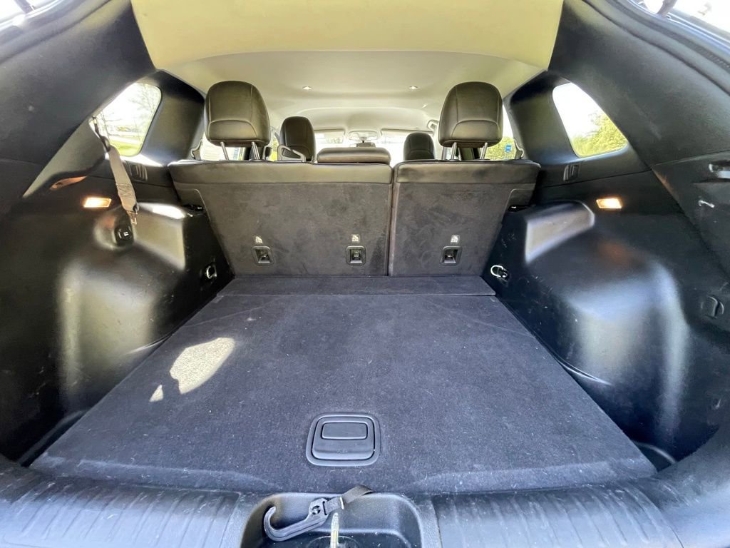 Used 2019 Jeep Cherokee Latitude Plus w/ Cold Weather Group AWD/4WD image 18