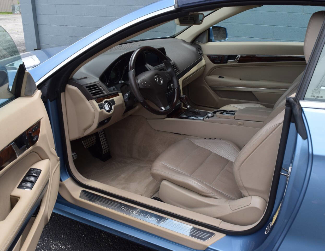 Used 2011 Mercedes-Benz E 350 Cabriolet image 23