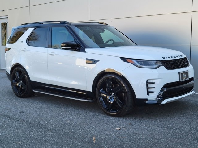 Used 2025 Land Rover Discovery Dynamic SE image 6