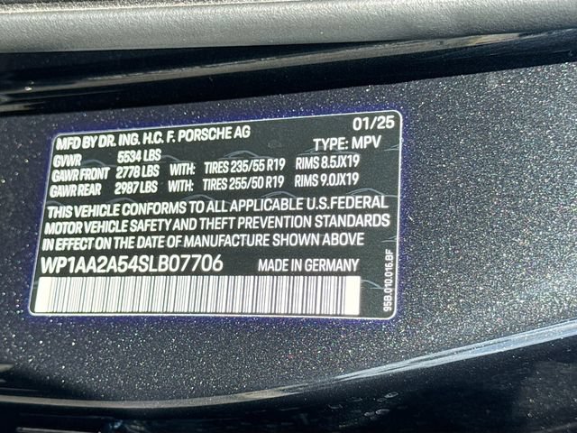 Certified 2025 Porsche Macan AWD/4WD image 44