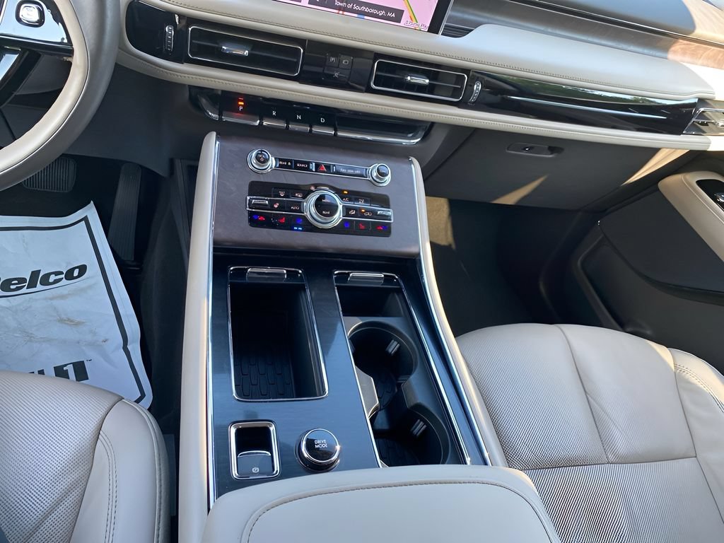 Used 2024 Lincoln Aviator Reserve w/ Equipment Group 201A AWD/4WD image 23