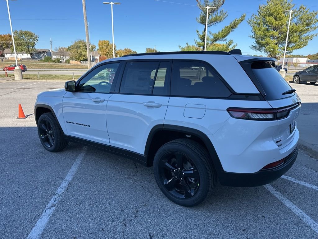 New 2025 Jeep Grand Cherokee Altitude AWD/4WD image 20
