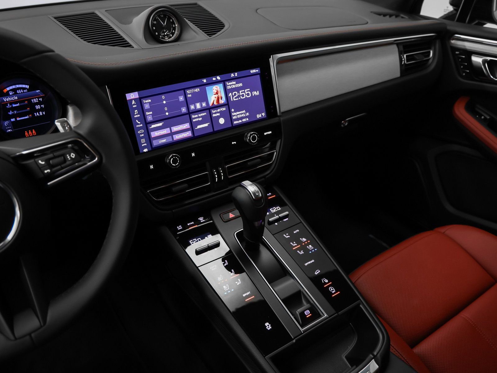 Certified 2025 Porsche Macan image 32