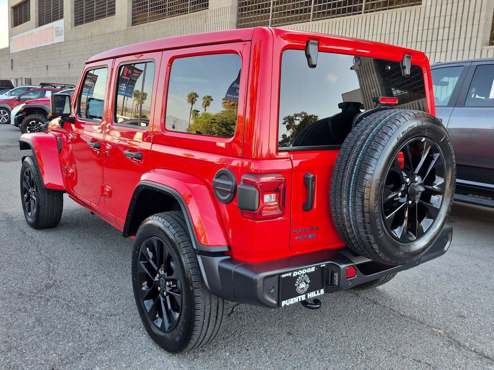 Certified 2025 Jeep Wrangler Unlimited Sahara w/ Safety Group AWD/4WD image 5