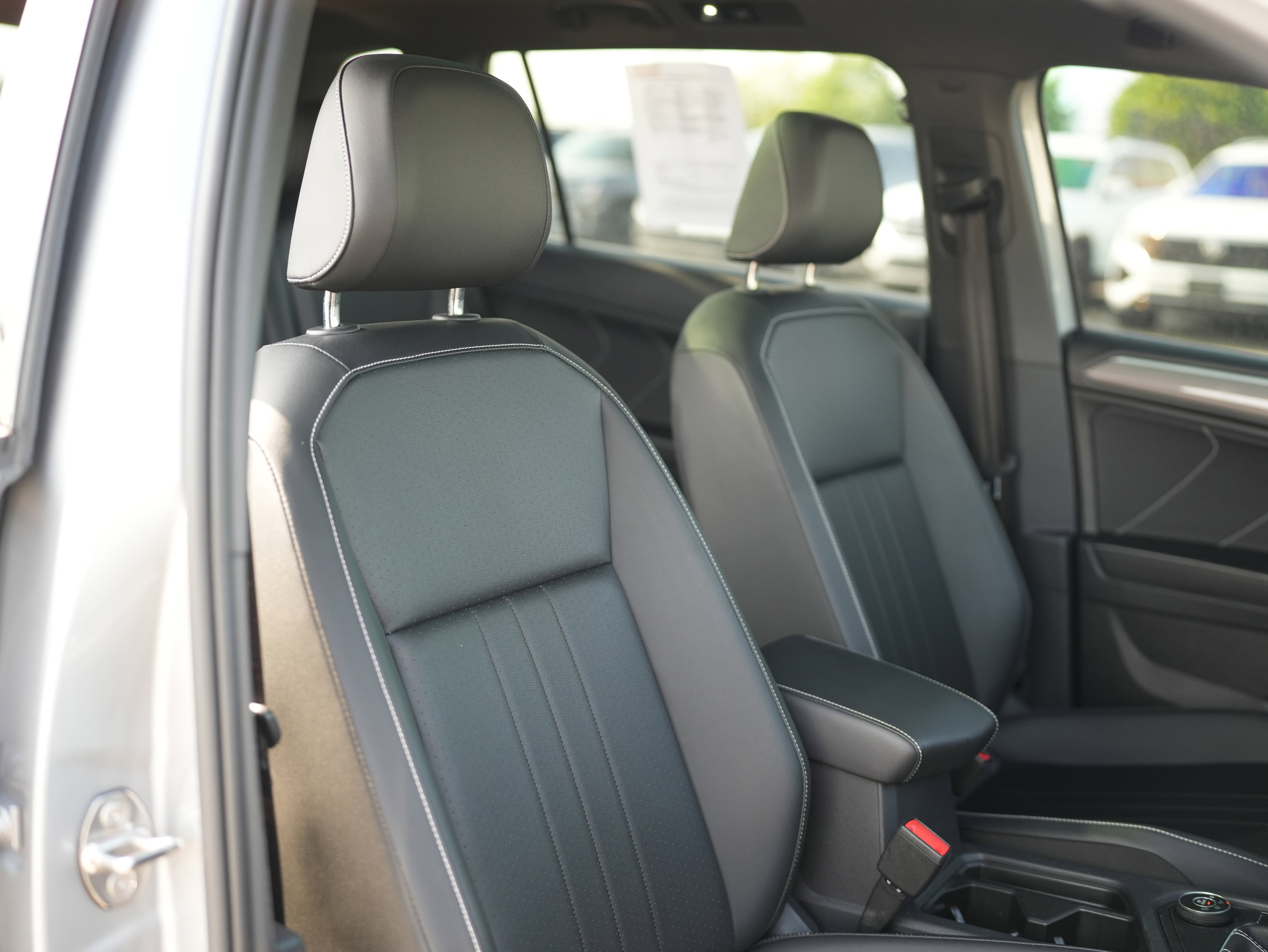 Certified 2022 Volkswagen Tiguan SE R-Line AWD/4WD image 22