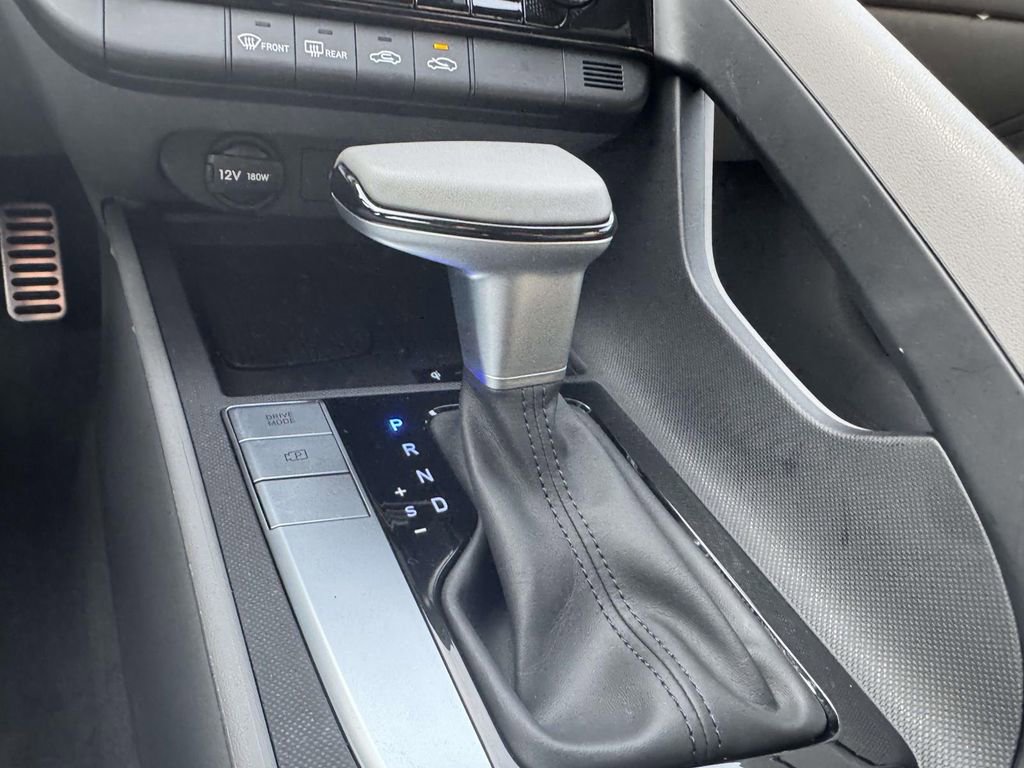 Certified 2025 Hyundai Elantra Sport image 24