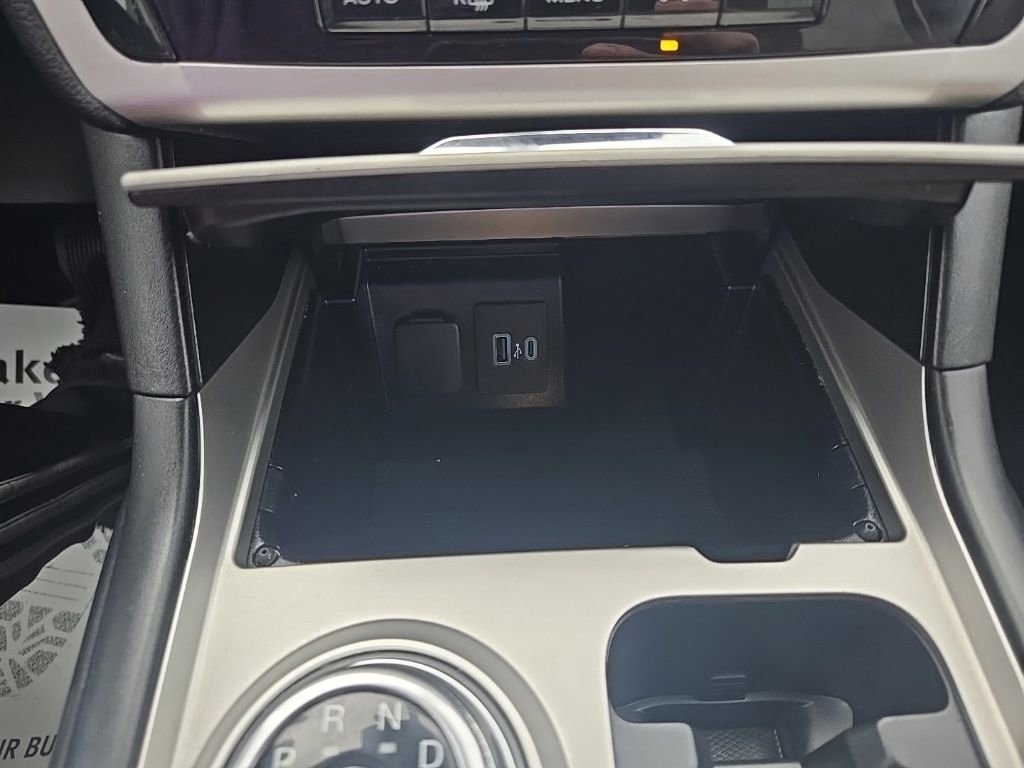 Used 2022 Ford Explorer XLT image 17