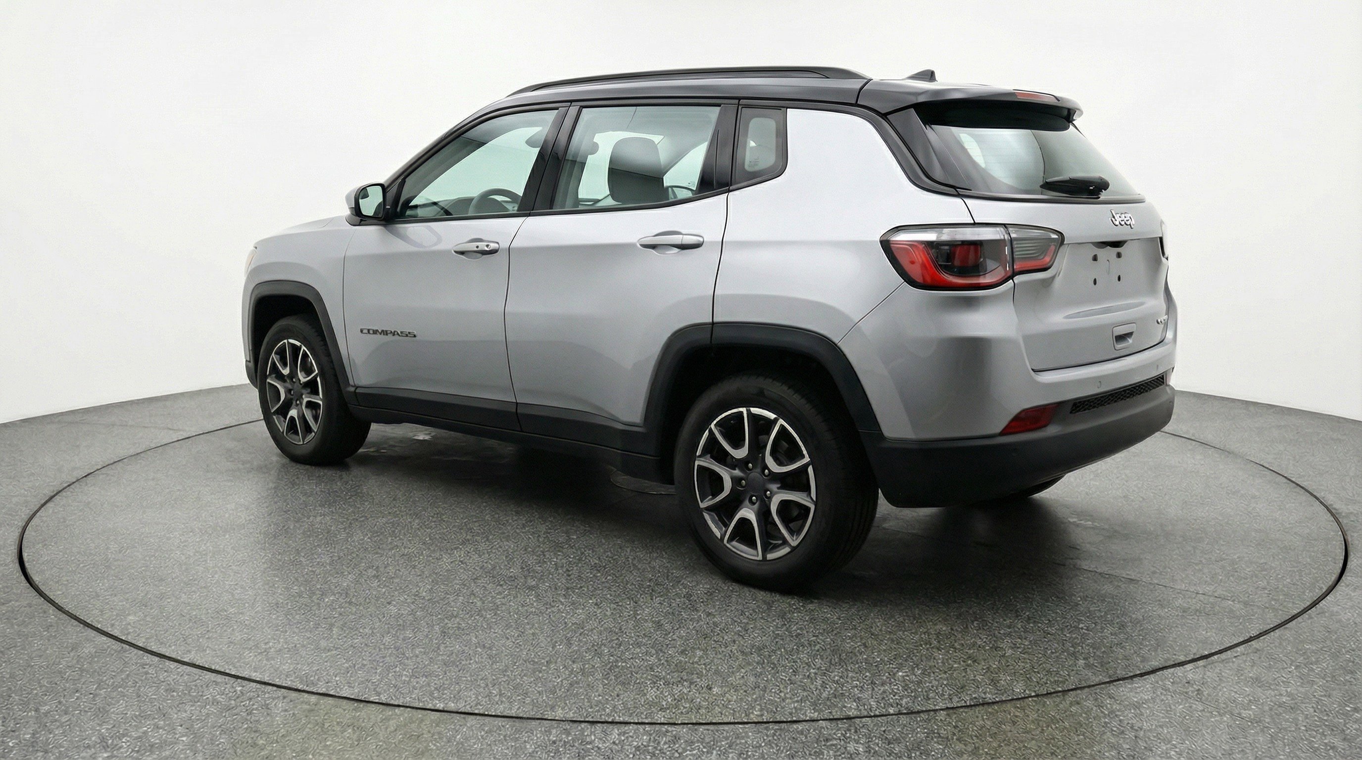 Used 2025 Jeep Compass Trailhawk w/ Trailer Tow Group image 6