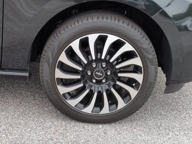Used 2022 Lincoln Navigator Black Label AWD/4WD image 11