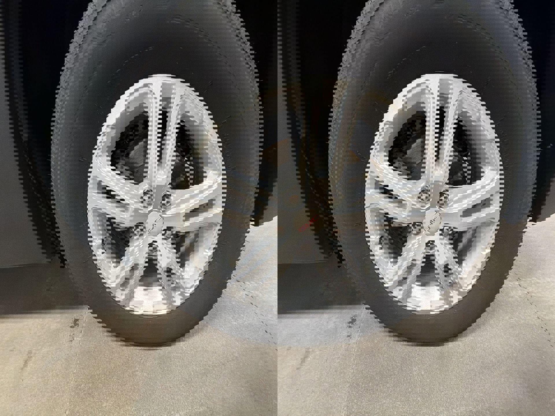 Used 2023 GMC Terrain SLE w/ Driver Convenience Package image 30