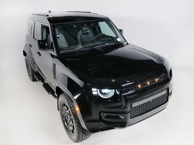 New 2026 Land Rover Defender 110 AWD/4WD image 27
