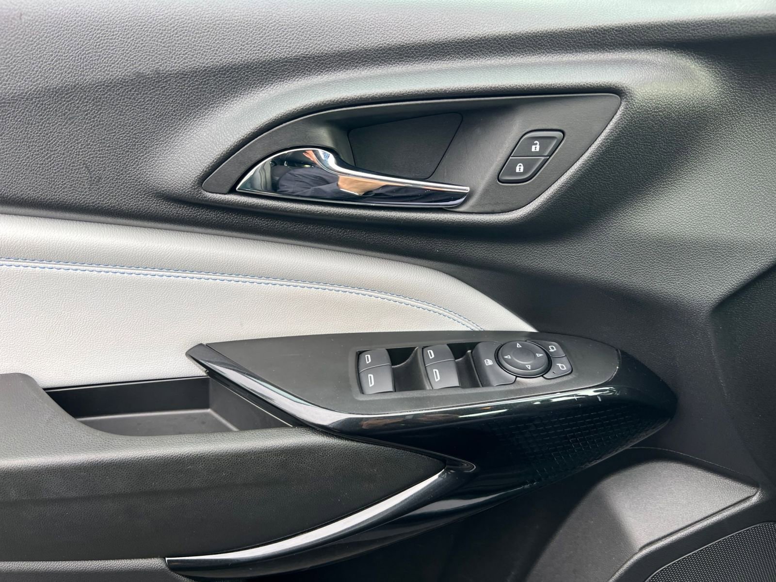 Used 2025 Chevrolet Trax LT image 20