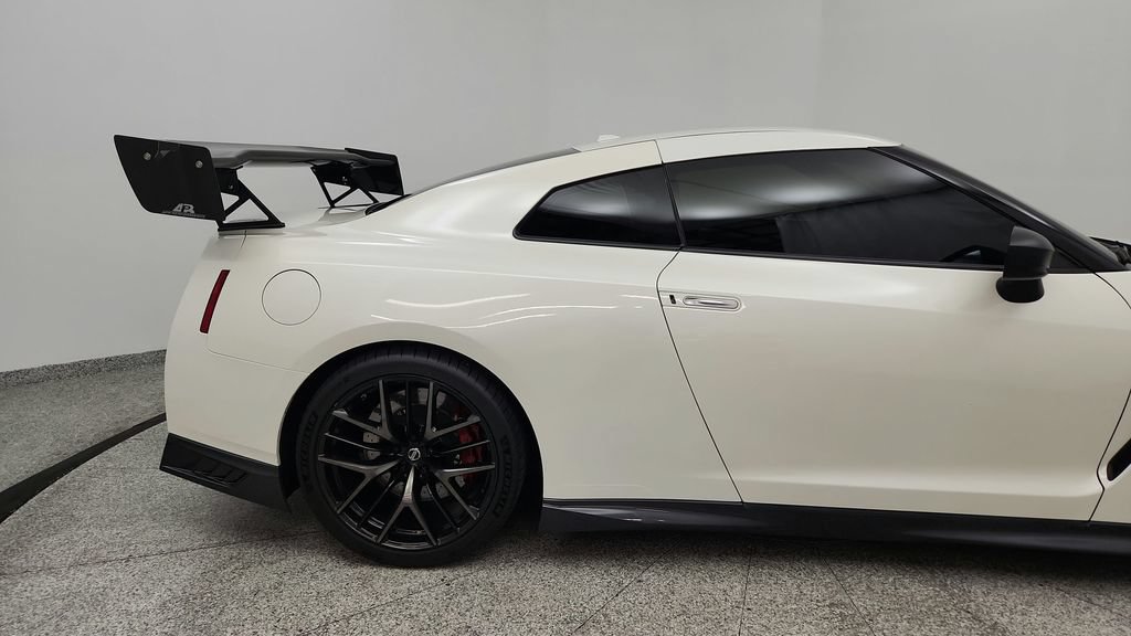 Used 2019 Nissan GT-R AWD/4WD image 40