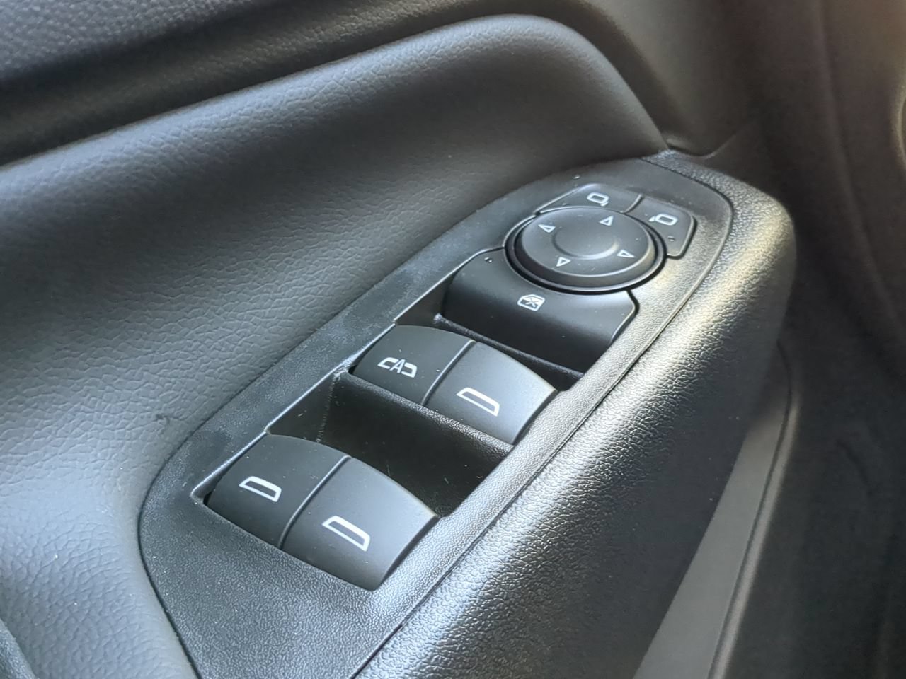 Used 2023 Chevrolet Equinox LT FWD image 23