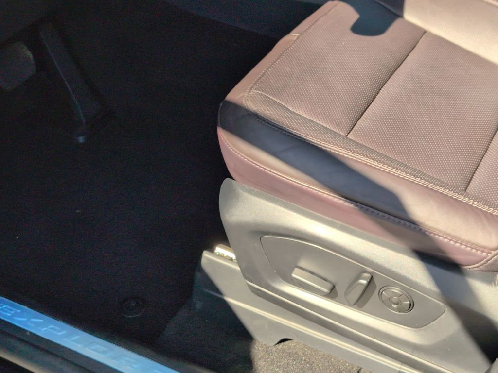 Used 2025 Ford Explorer Platinum w/ LUX Leather Package image 14