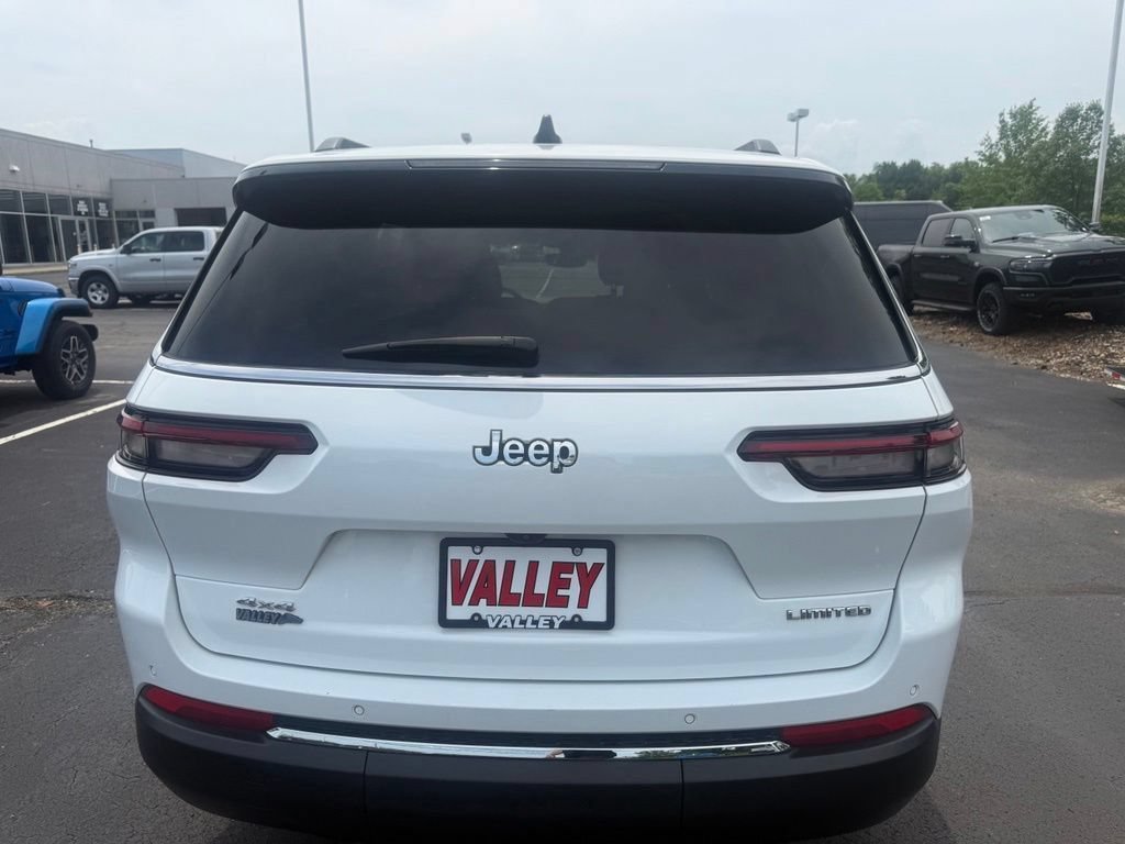 Used 2023 Jeep Grand Cherokee L Limited AWD/4WD image 7
