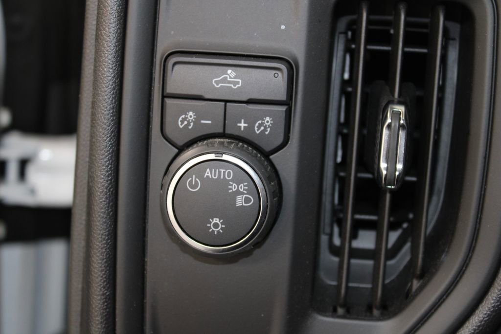 Used 2024 Chevrolet Silverado 1500 Custom image 40