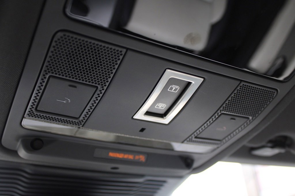 Certified 2024 Land Rover Discovery Sport Dynamic SE image 24