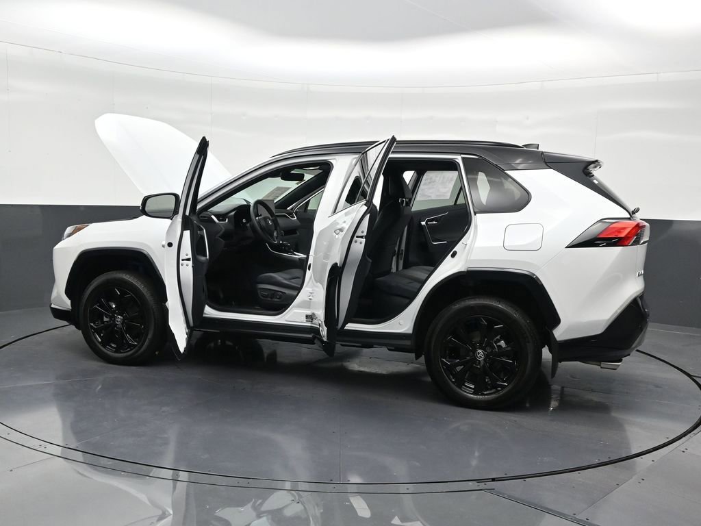 Used 2025 Toyota RAV4 XSE AWD/4WD image 32