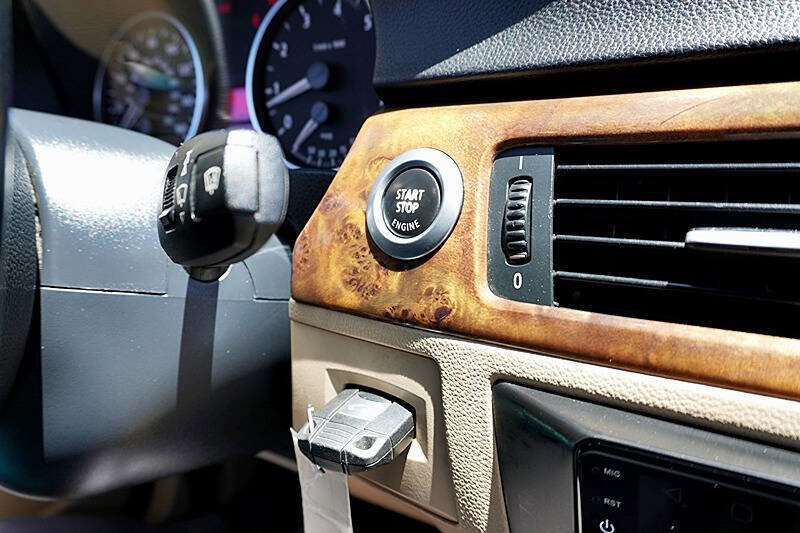 Used 2006 BMW 325i Sedan image 30