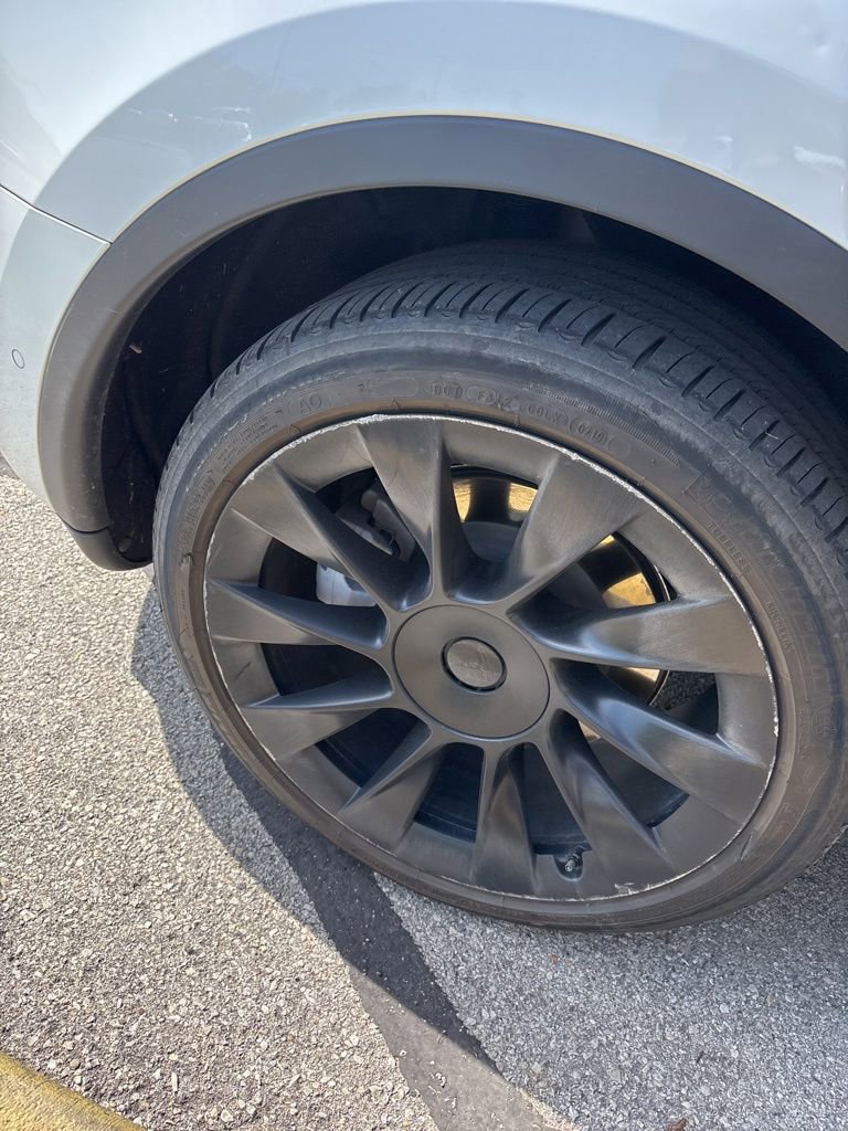 Used 2022 Tesla Model Y Long Range AWD/4WD image 8