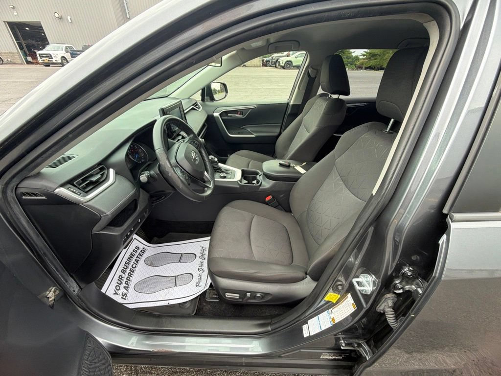 Used 2021 Toyota RAV4 XLE w/ XLE Grade Weather Package AWD/4WD image 13