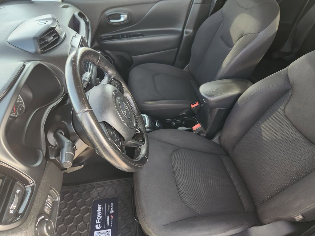 Used 2018 Jeep Renegade Altitude FWD image 14