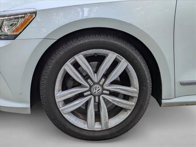 Used 2017 Volkswagen Passat 1.8T SE FWD image 14