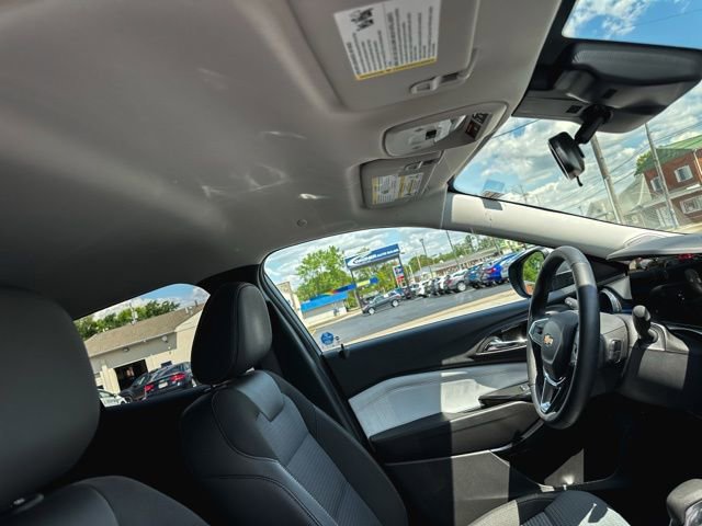 Used 2025 Chevrolet Trax LT w/ Driver Confidence Package FWD image 25