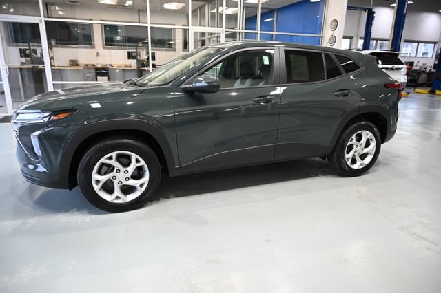 Used 2025 Chevrolet Trax LS w/ LS Convenience Package FWD image 7