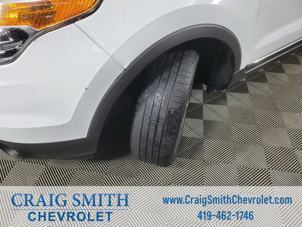 Used 2015 Ford Explorer XLT w/ Equipment Group 202B AWD/4WD image 32