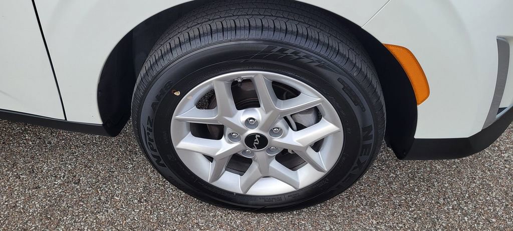 Used 2025 Kia Soul LX w/ LX Technology Package FWD image 6