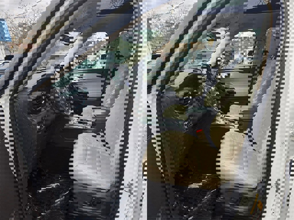 Used 2022 Ford Explorer Platinum w/ Equipment Group 601A image 13