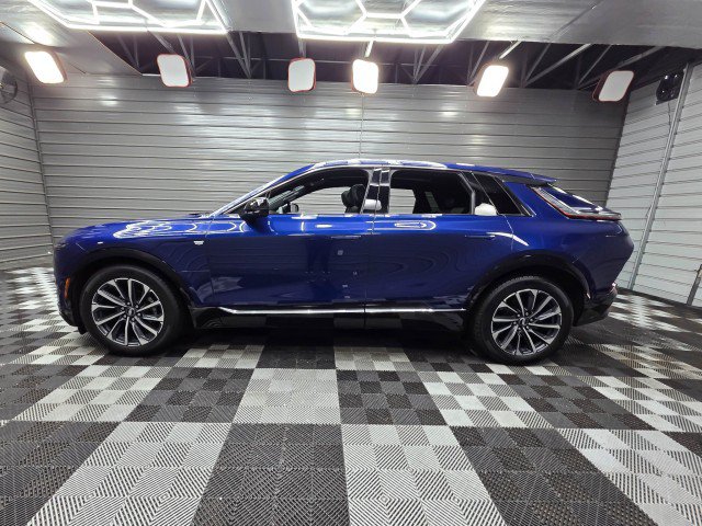 Used 2024 Cadillac Lyriq Sport AWD/4WD image 9