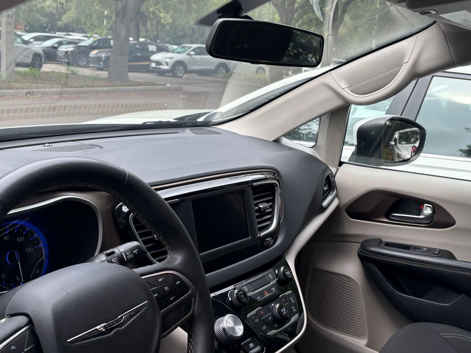 Used 2022 Chrysler Voyager LX FWD image 38