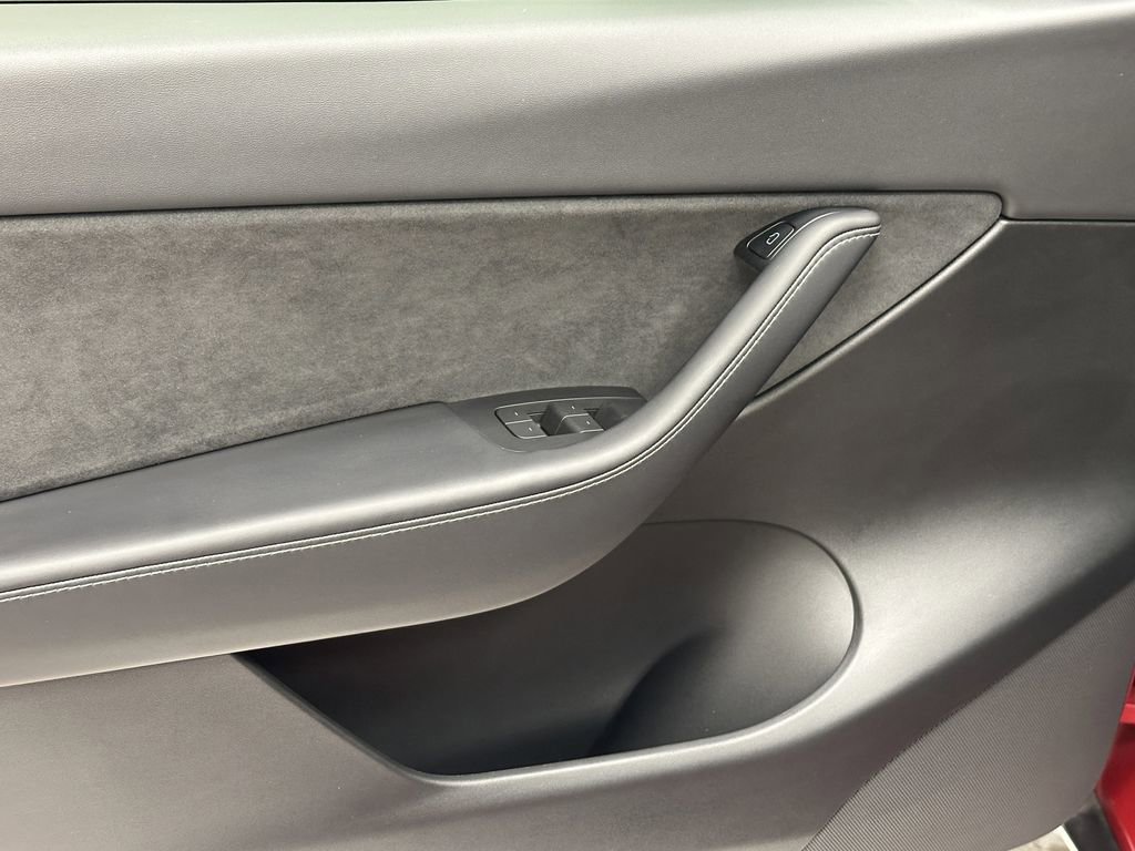 Used 2021 Tesla Model Y Long Range image 10