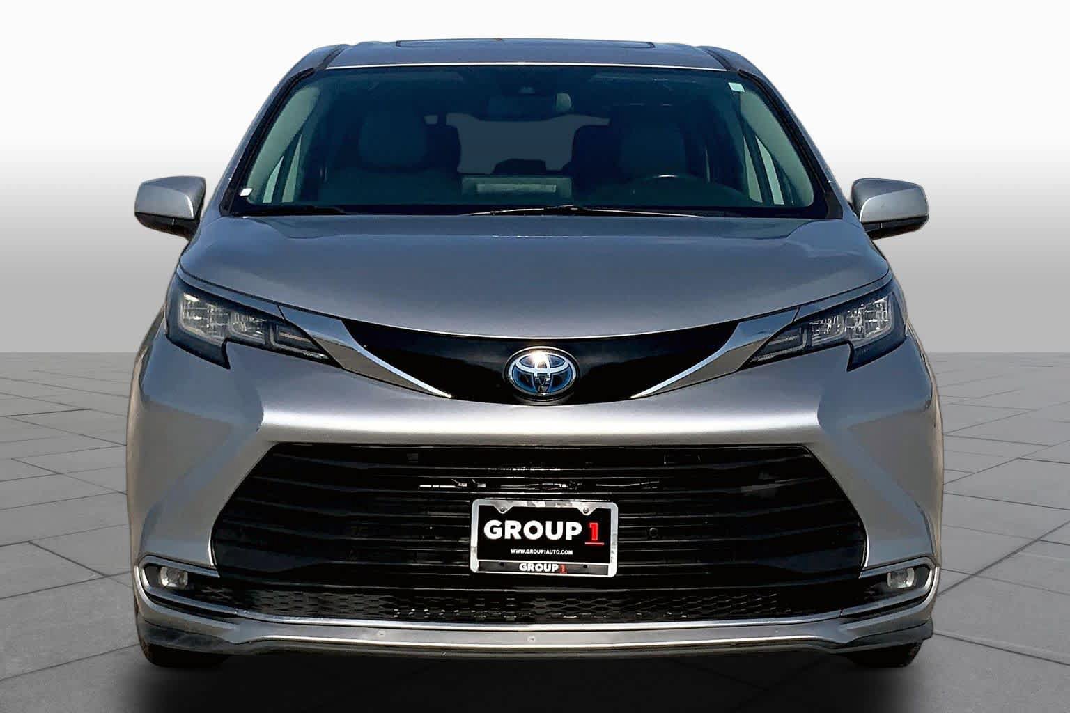Used 2022 Toyota Sienna XLE FWD image 4